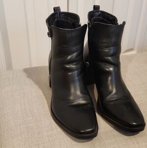 Elegant Black Leather Boots